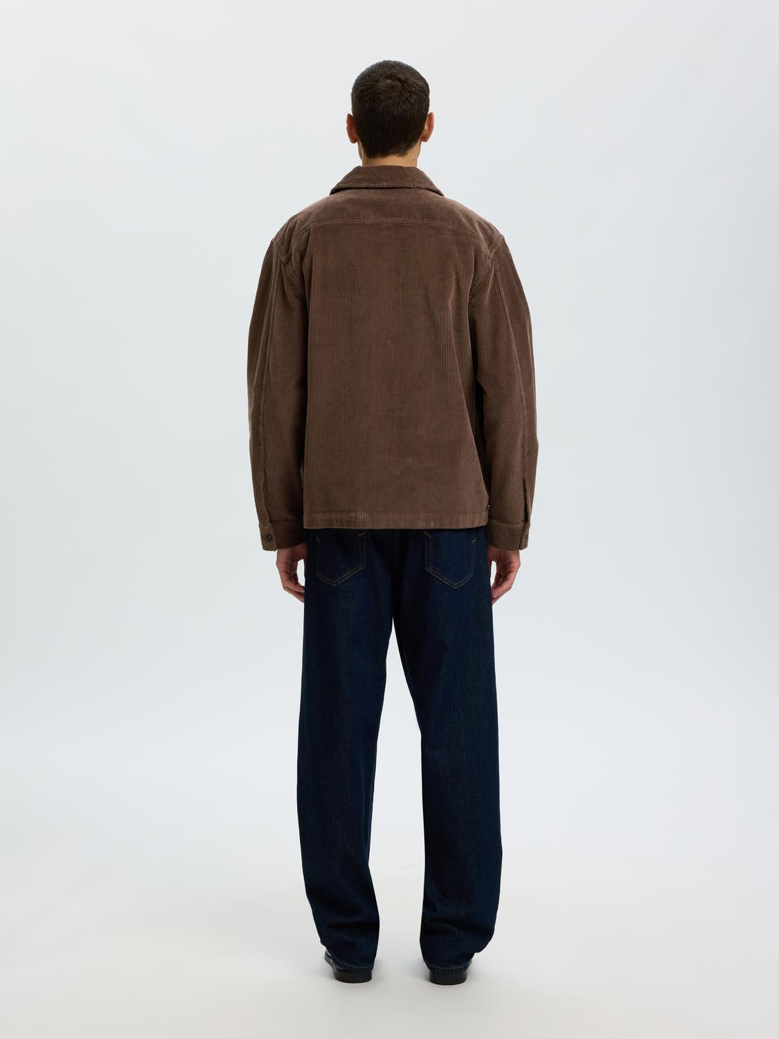 model_shot-back